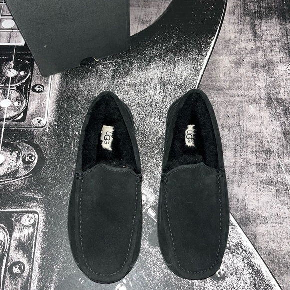 NIB UGG Ascot Slippers - Picture 4 of 8